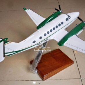 Model of Beechcraft King Air 350i (RP-C2954) with detailed craftsmanship.